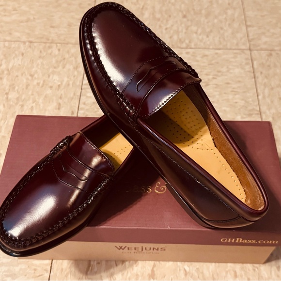 NIB GH Bass Weejuns Loafers “Diane” in Burgundy 6150-3039-641 size 7.5 Wide - Picture 1 of 13